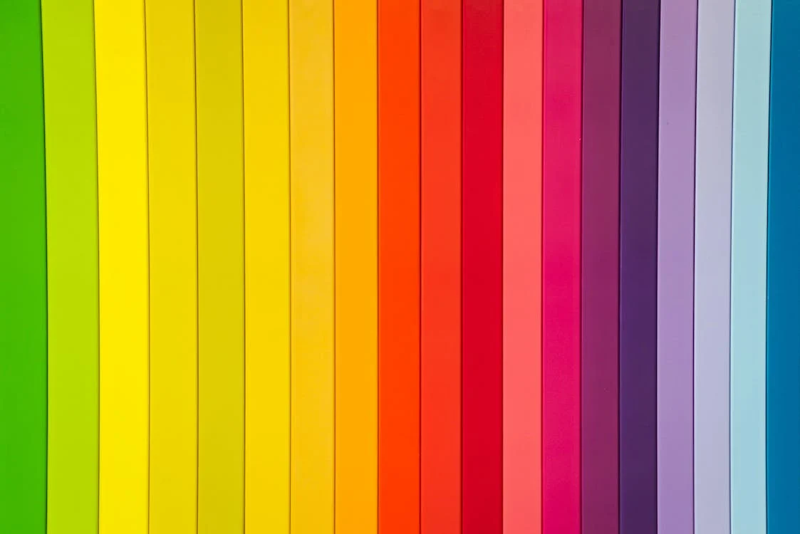 pencils organised in rainbow